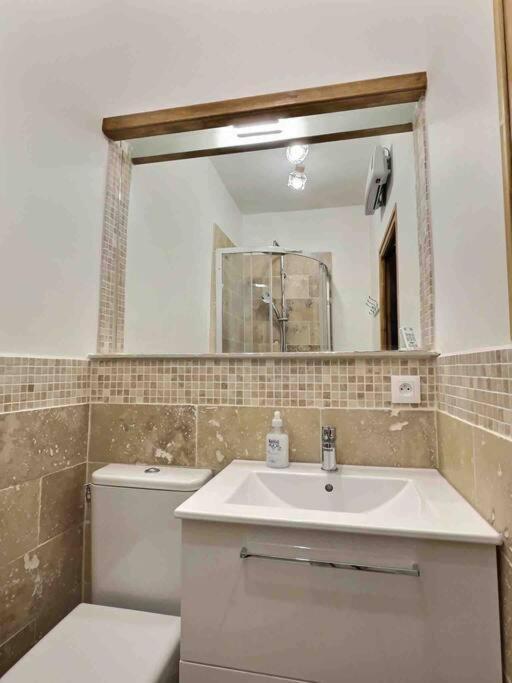 רמולין Chez Lydia - Loft Cosy, Depart Canoe A Pied, Proche Pont-Du-Gard Et Uzes מראה חיצוני תמונה
